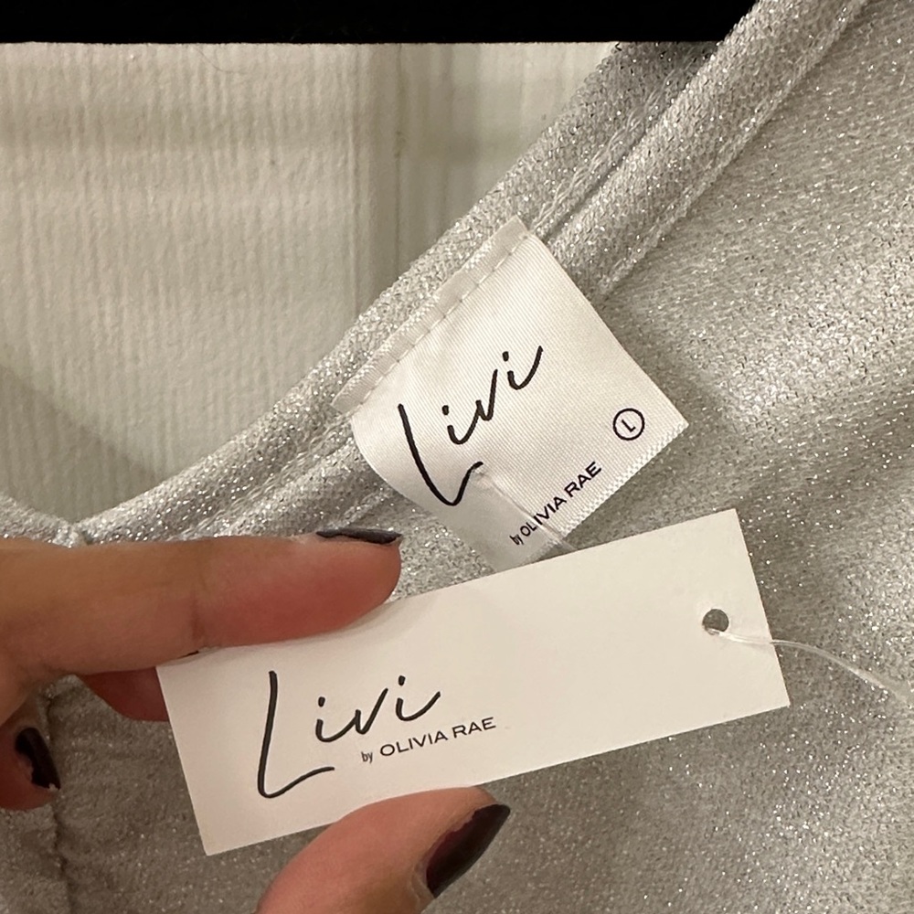 Olivia Rae Silver Ruched V-Neck Tank Top - Picture 2 of 4